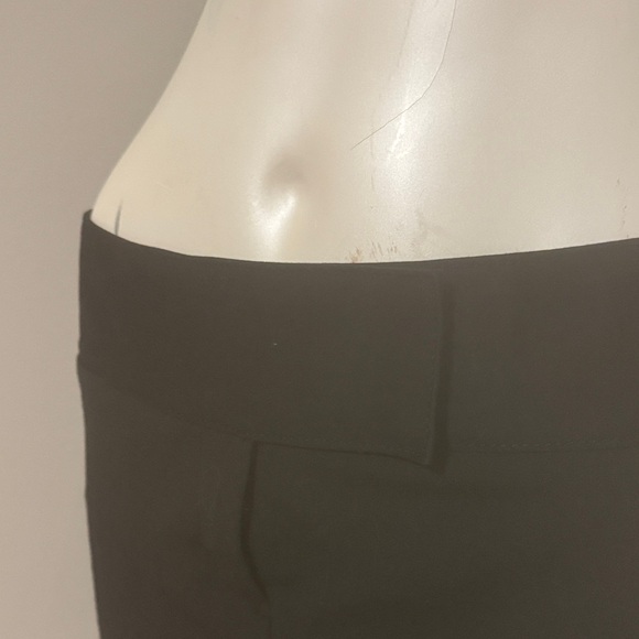 Express vintage Black Mini Skirt. Perfect for casual and dress up! Staple piece - Picture 4 of 8